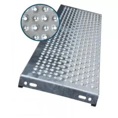 Marche escalier acier à picots antidérapants et petites perforations 600 x 240 mm galvanisée 