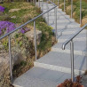 Photo d'un main courante extérieure avec le poteau de rampe escalier inox 316 à sceller dans le béton longueur 1250 mm