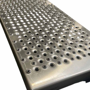 Marche escalier ALUMINIUM tôle perforée sur mesure