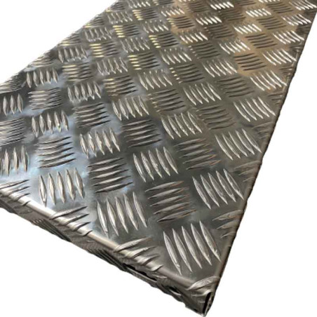 Marche escalier ALUMINIUM tôle larmée design architectural, sur mesure