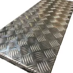 Marche escalier ALUMINIUM tôle larmée design architectural, sur mesure