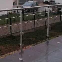 Garde corps terrasse, balcon, mezzanine à verre et barres inox en kit à l\'anglaise