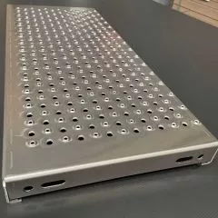 Marche escalier INOX tôle perforée design architectural, sur mesure