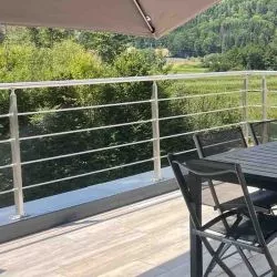 Garde corps inox en kit 4 barres avec poteaux design pour terrasse, escalier, balcon ou mezzanine