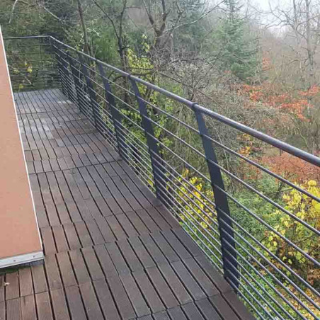 Garde corps acier à l'anglaise terrasse ou balcon acier design en kit avec 11 lisses et main courante