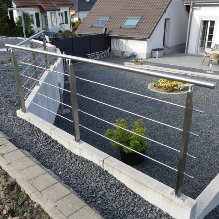 Garde corps de terrasse à 4 barres en inox avec poteaux design à la française