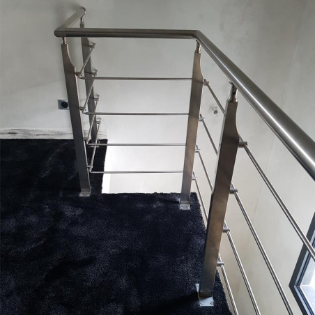 Garde corps de terrasse à 4 barres en inox avec poteaux design à la française