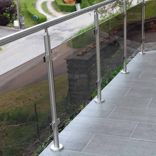 Garde corps de terrasse à verre en inox à la française