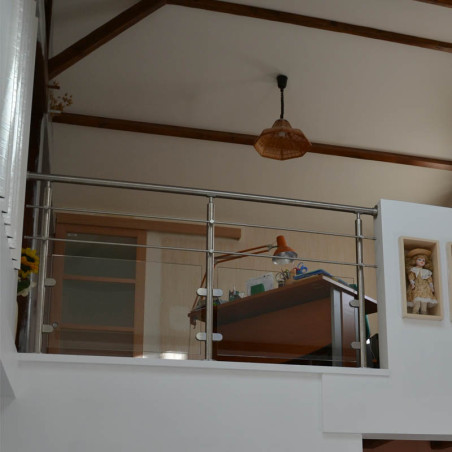 Garde corps de terrasse à verre et barres en inox à la française