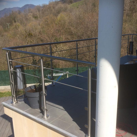 Garde corps de terrasse à verre et barres en inox à la française