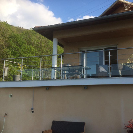 Garde corps de terrasse à verre et barres en inox à la française