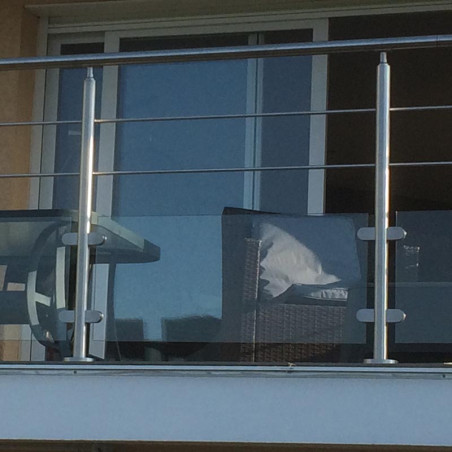 Garde corps de terrasse à verre et barres en inox à la française