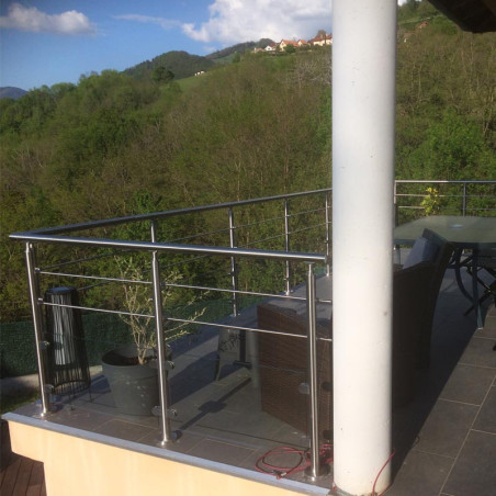 Garde corps de terrasse à verre et barres en inox à la française