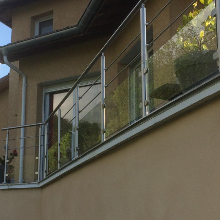 Garde corps de terrasse à verre et barres en inox à la française