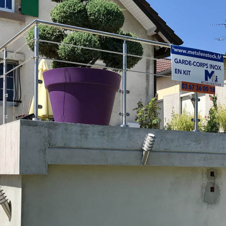 Garde corps de terrasse à verre et barres en inox à la française