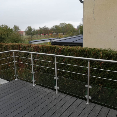 Garde corps de terrasse à verre et barres en inox à la française