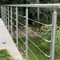 Garde corps de terrasse à 5 câbles en inox à l'anglaise