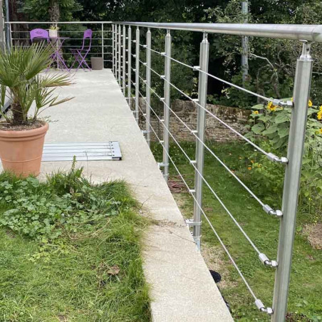 Garde corps d'escalier à 5 cables tendus en kit à l'anglaise, en inox