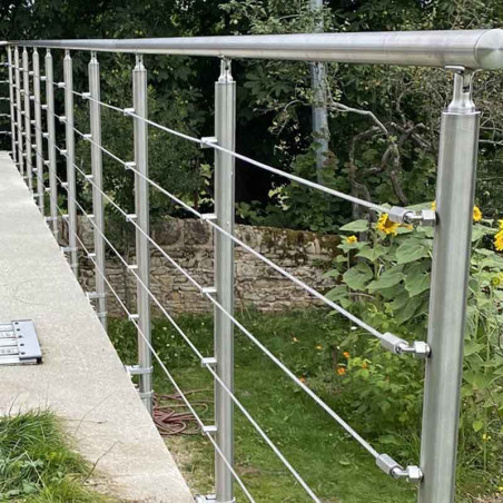 Garde corps d'escalier à 5 cables tendus en kit à l'anglaise, en inox