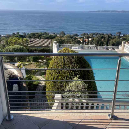 Vur sur mer du garde corps avec le poteau d'angle à 90° de garde corps inox 304 brossé remplissage 9 barres ø 12 mm