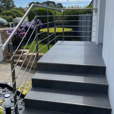 Garde corps de terrasse poteaux laqués et inox, 5 barres à l'anglaise, plusieurs coloris