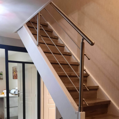 Barrière escalier sur limon bois, 4 barres, en inox, en kit