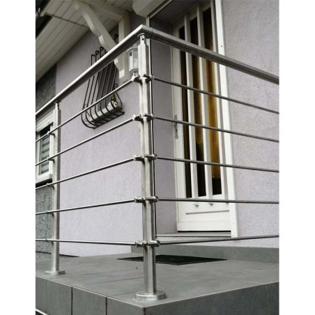 Photo de réalisation d'un poteau rond 42,4 mm d'angle à 90° de garde corps inox 5 lisses pose sur le dessus