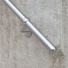 Mise en situation sur une main courante murale du bouchon de main courante 1/2 sphère en inox 304 brossé, diamètre 42,4 mm