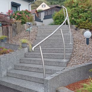 Photo d'une rampe d'escalier moderne pour l'exterieur sur poteaux cintrés, en kit, en inox