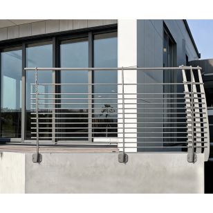 Photo 1 du garde corps acier à l'anglaise terrasse ou balcon design en kit avec 13 lisses et main courante