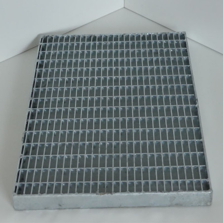 Caillebotis acier galvanisé sur mesure pressé maille 30/10 et porteurs 20/2 mm