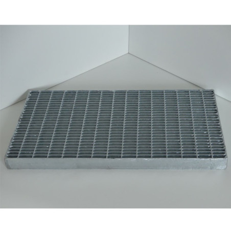 Caillebotis acier galvanisé sur mesure pressé maille 30/10 et porteurs 25/2 mm