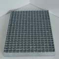 Caillebotis sur mesure pressé en acier galvanisé maille 19/19 et porteurs 25/3 mm 1