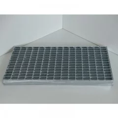 Caillebotis sur mesure pressé en acier galvanisé maille 30/19 et porteurs 30/3 mm