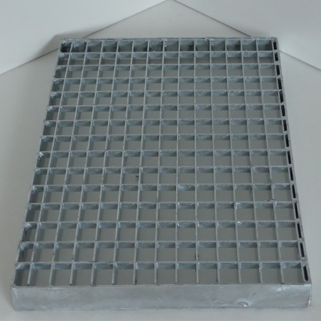 Caillebotis sur mesure pressé en acier galvanisé maille 30/19 et porteurs 30/3 mm