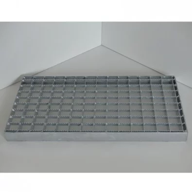 Caillebotis sur mesure cranté en acier galvanisé maille 19/19 et porteurs 30/3 mm