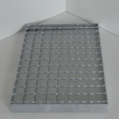 Caillebotis sur mesure electroforgé en acier galvanisé maille 30/30 et porteurs 30/3 mm Caillebotis sur mesure electroforgé en acier galvanisé maille 30/30 et porteurs 30/3 mm