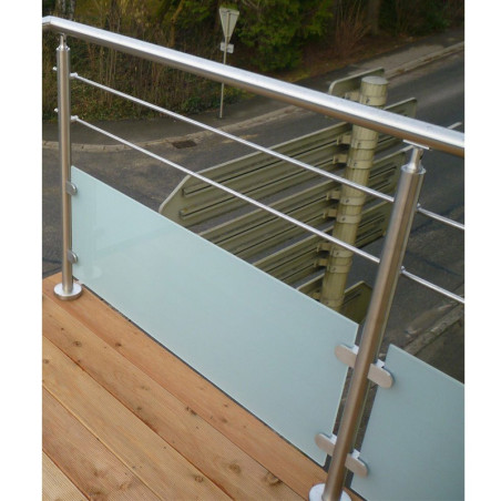 Photo de garde corps avec poteau de milieu pour verre 8,76 mm et barres 12 mm inox 304 brossé