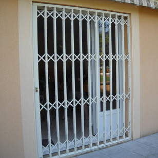 Grille de défense coulissante contemporaine modèle XL-SECURIT 