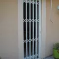 Grille de défense coulissante contemporaine modèle XL-SECURIT 2