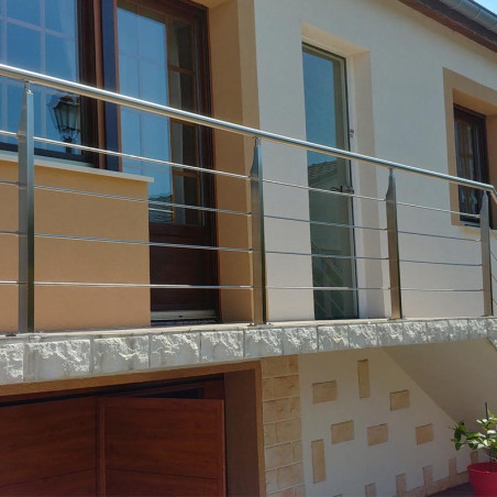 Photo de garde corps sur balcon avec le poteau garde corps inox rectangulaire design 4 barres horizontales