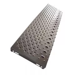 Marche acier galvanisé ERP 900 x 330 mm avec trous emboutis nez antidérapant à contraste visuel