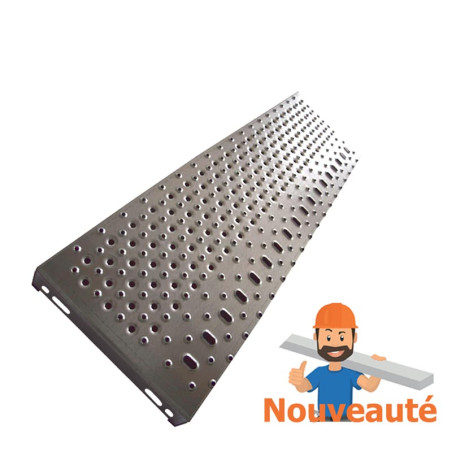 Marche acier galvanisé ERP 900 x 330 mm avec picots et trous emboutis nez antidérapant à contraste visuel