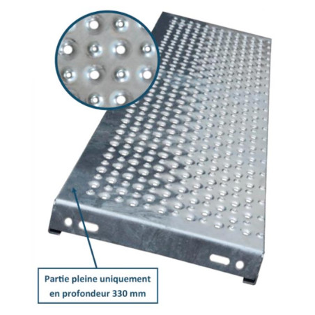 Marche escalier acier à picots antidérapants et petites perforations 600 x 240 mm galvanisée  