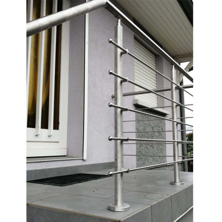 Vue d'un garde corps équipé d'un terminaison boule de lisse de garde corps 12 mm inox 316 brossé Ø 20  mm, à coller
