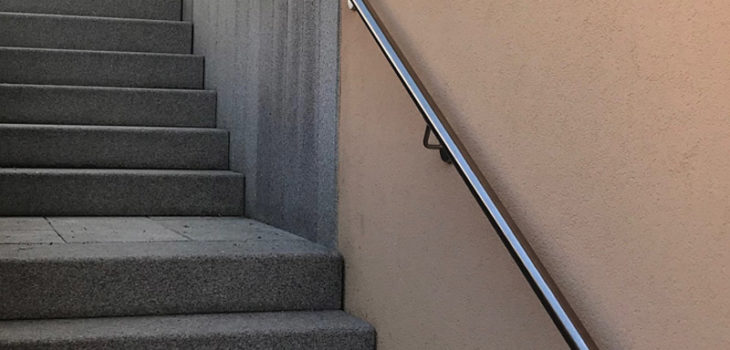 Quelle hauteur pour une main courante d'escalier ergonomique ? - Blog -  Métalenstock