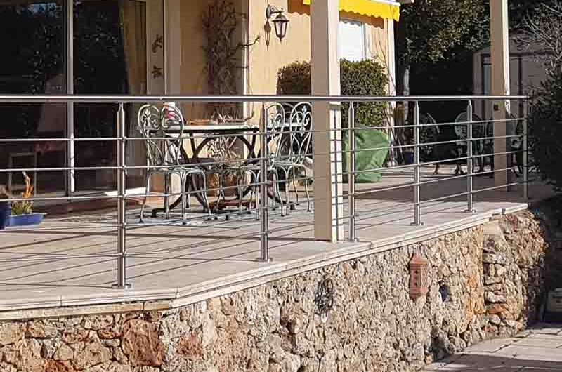 différence pose a la francaise et anglais