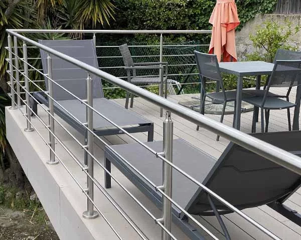 garde corps terrasse moderne a 5 barres en inox