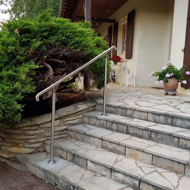 rampe escalier exterieur inox pose sur le dessus
