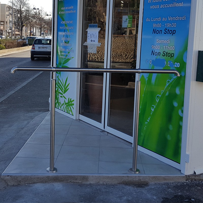 barrière inox sur poteaux avec 2 crosses de finition